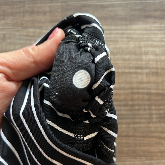 Lululemon Wunder Under 28” - Size 4 - Picture 3 of 4